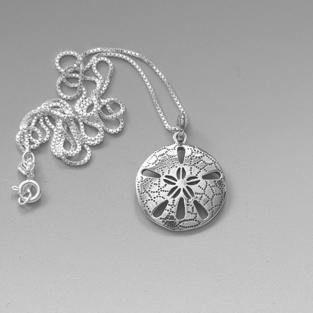 NWT 925 Sterling Silver Sand Dollar Necklace! Hypoallergenic! NEW! - Picture 2 of 6